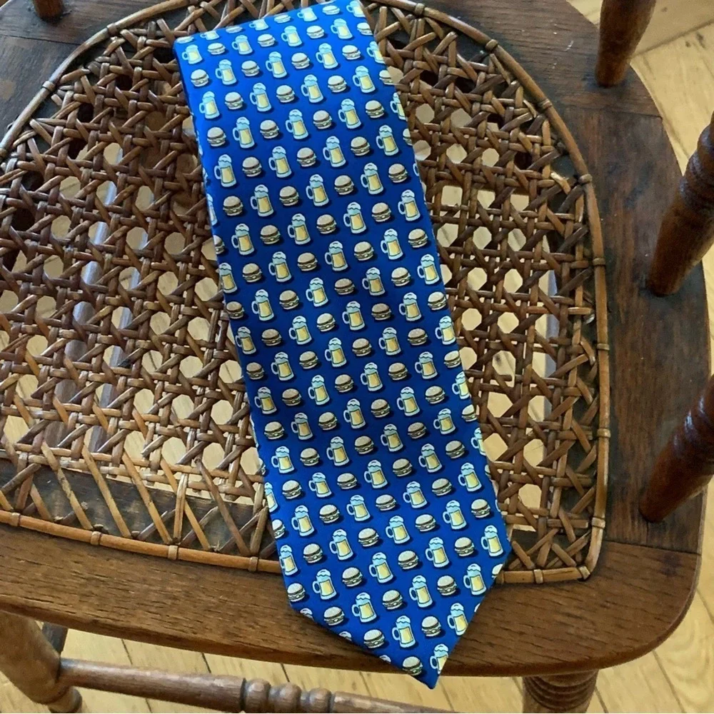 VINEYARD VINES | EUC Summer BBQ Royal Blue Silk Tie Marthas Vineyard Burger Beer